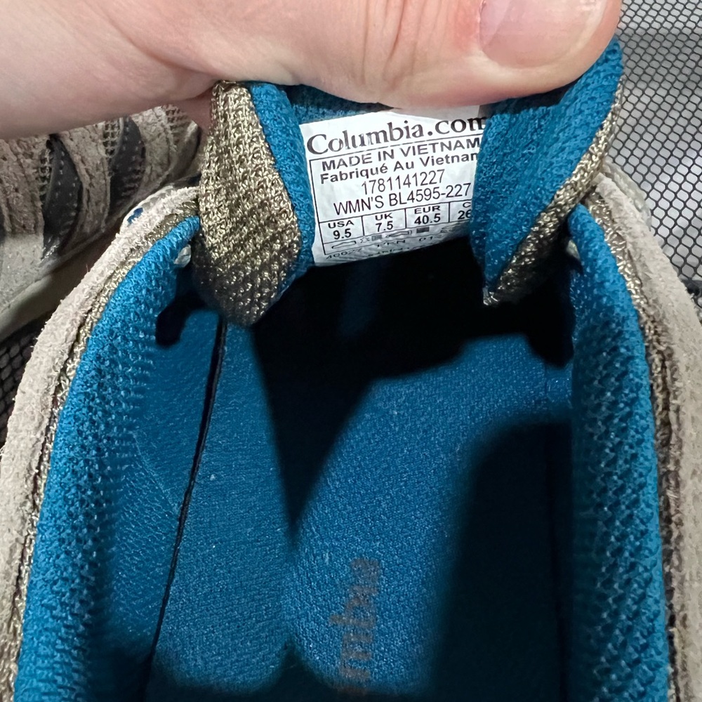 Women’s Columbia Hiking Sneakers - Picture 8 of 8